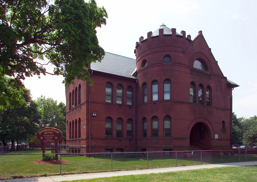 Jefferson Avenue School Apartment in Springfield, MA - Foto de edificio