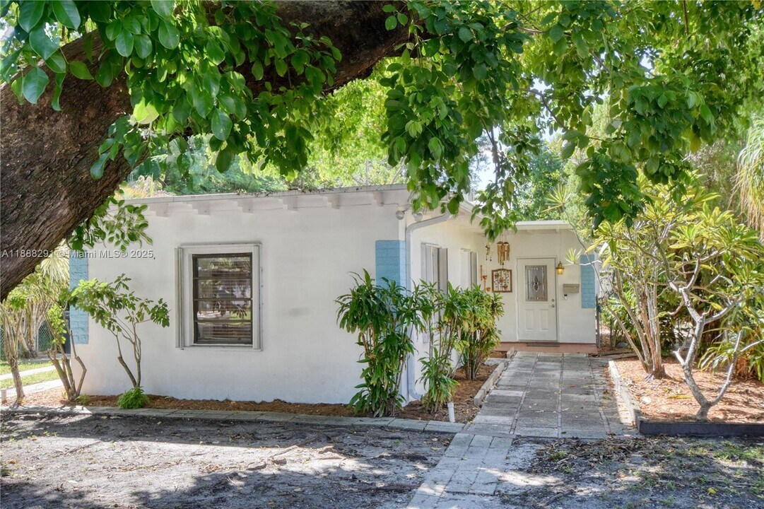 1550 NE 128th St in North Miami, FL - Building Photo