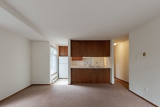 3439 Garfield Ave S in Minneapolis, MN - Building Photo - Interior Photo