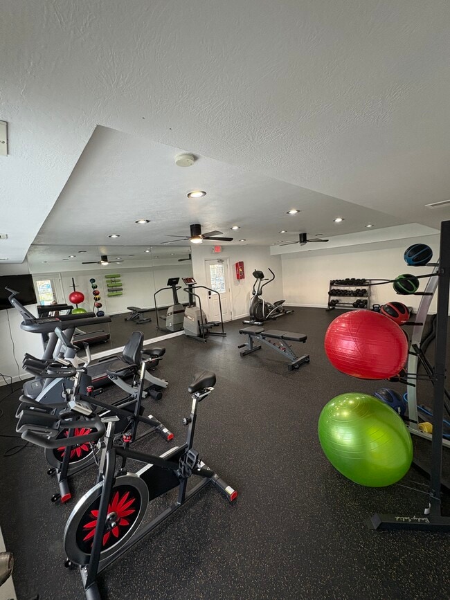 Country Lake Estates in Indianapolis, IN - Foto de edificio - Building Photo