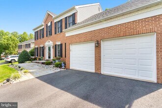 21320 Traskwood Ct in Sterling, VA - Building Photo - Building Photo