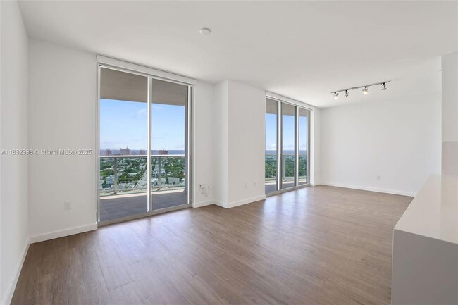 Flamingo Point 1500 Bay Road, Unit AC-2207 in Miami Beach, FL - Building Photo - Building Photo