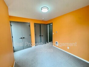 541 S Cloverdale St in Seattle, WA - Foto de edificio - Building Photo