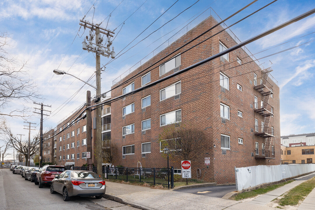 Sterling Arms Owners Corp. in Mineola, NY - Building Photo