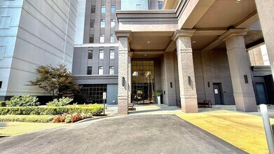 717 Riverside Dr in Memphis, TN - Foto de edificio - Building Photo