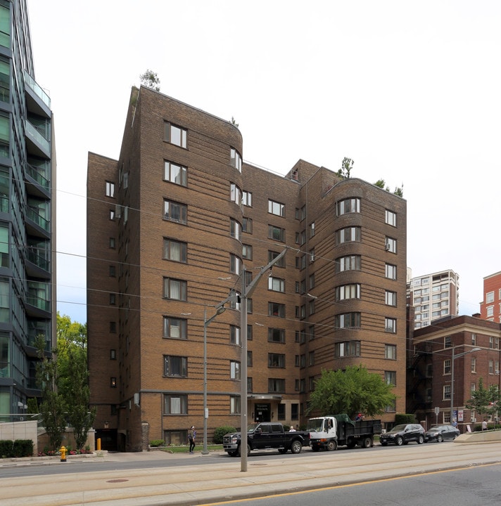 Park Lane Apartments in Toronto, ON - Building Photo