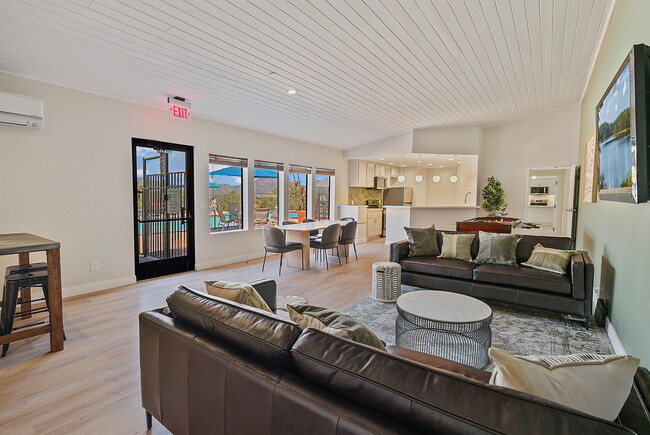 Bernardo Crest in San Diego, CA - Building Photo - Building Photo