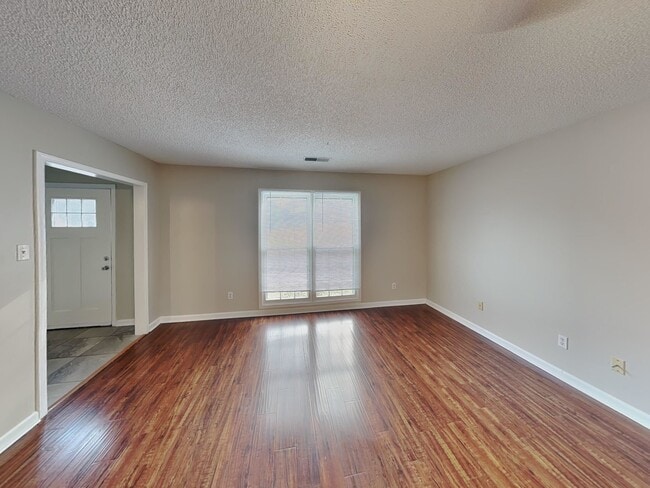 1017 Hawkview Dr in Memphis, TN - Building Photo - Building Photo