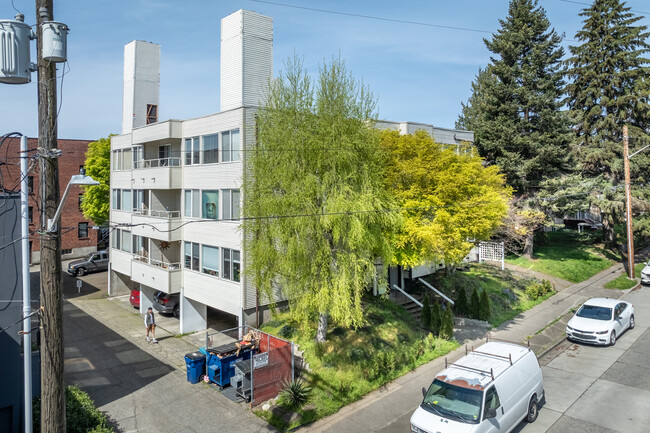 7919 Wallingford Ave N in Seattle, WA - Foto de edificio - Building Photo