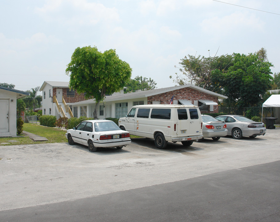 114 SW 19th Ave in Fort Lauderdale, FL - Building Photo