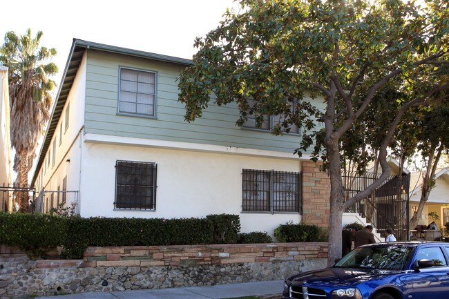 1120 CHESTNUT AV in Long Beach, CA - Building Photo - Building Photo