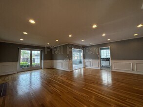 5147 E Los Flores St in Long Beach, CA - Building Photo - Building Photo