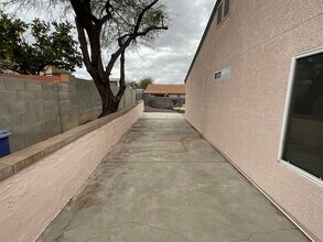 9005 E Mayberry Dr in Tucson, AZ - Building Photo - Building Photo
