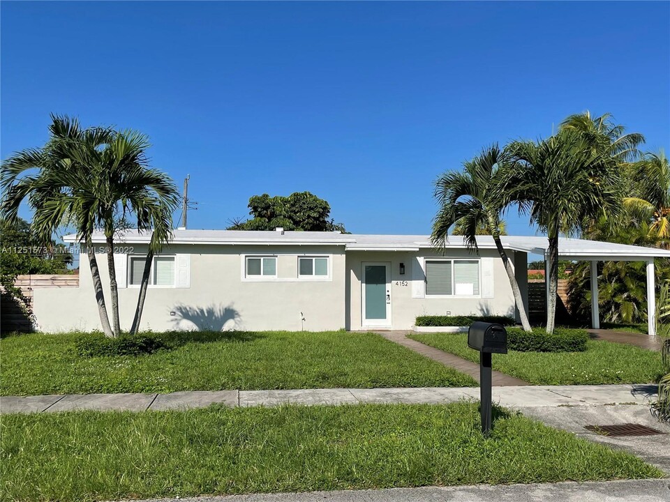 4152 SW 98th Ave in Miami, FL - Building Photo