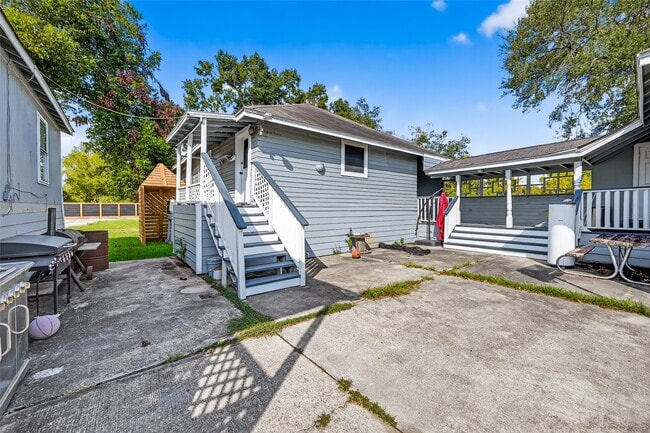 property at 9629 Sunnywood Dr