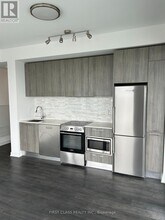 50 Charles St E in Toronto, ON - Building Photo - Building Photo