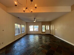 1217 Echo Ct in Paso Robles, CA - Foto de edificio - Building Photo