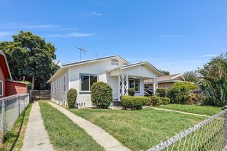 1413 E 76th Pl in Los Angeles, CA - Building Photo - Building Photo