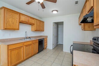 902 SW Sandrock Rd in Bentonville, AR - Building Photo - Building Photo