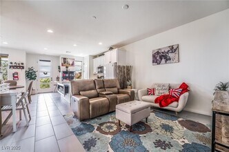 128 Kimberlite Dr in Henderson, NV - Building Photo - Building Photo