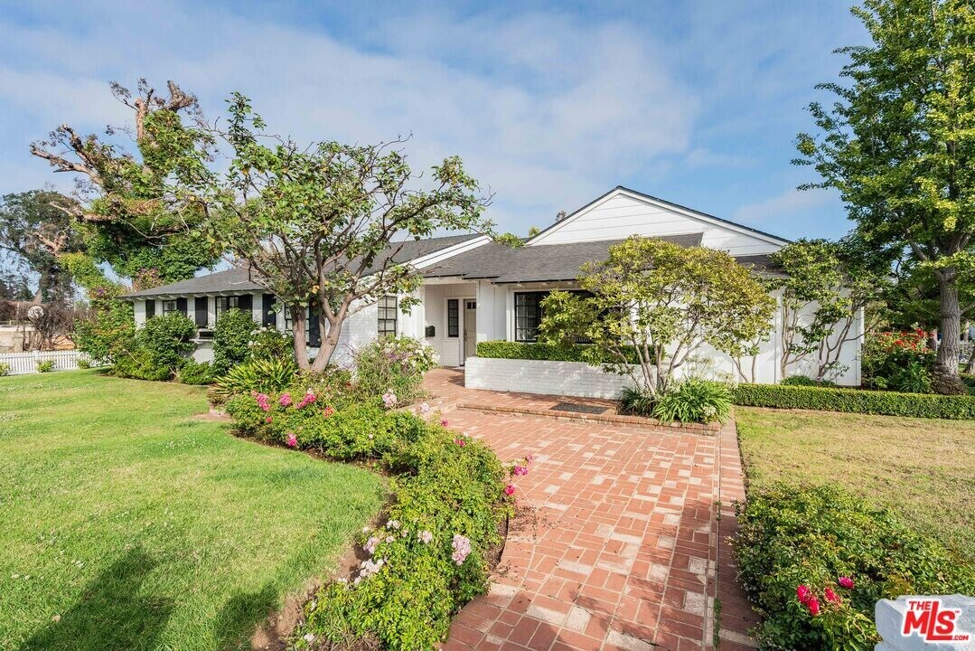 548 Alma Real Dr in Los Angeles, CA - Building Photo