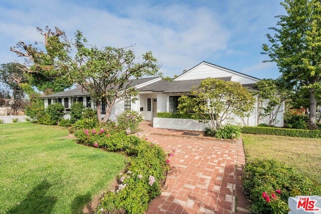 548 Alma Real Dr