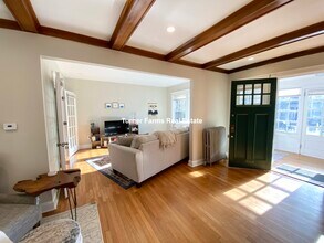 21 Moraine St, Unit 1 in Boston, MA - Foto de edificio - Building Photo