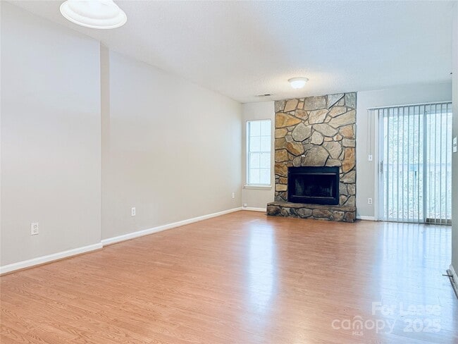 6425 Windsor Gate Ln in Charlotte, NC - Building Photo - Building Photo