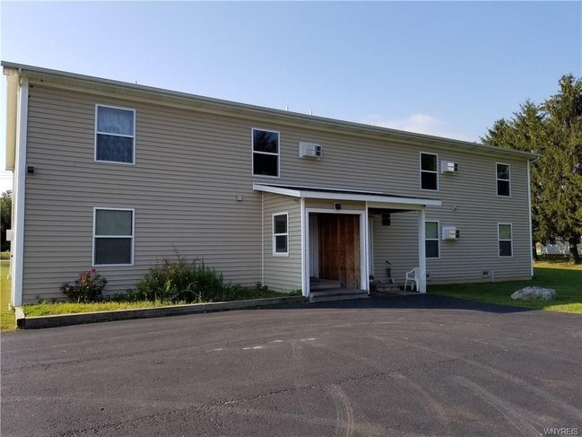 358 Bloomingdale Rd in Akron, NY - Building Photo - Building Photo
