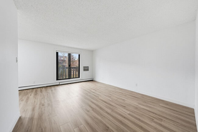 Lakewood Manor in Saskatoon, SK - Building Photo - Building Photo