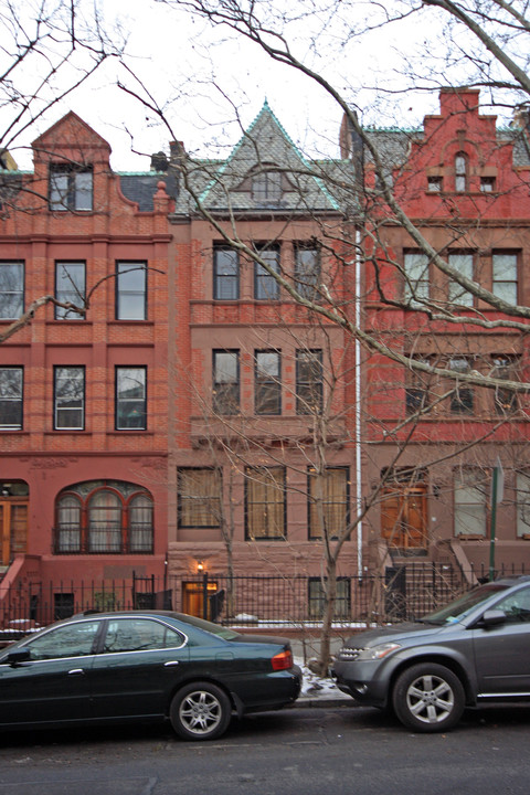 331 Convent Ave in New York, NY - Building Photo