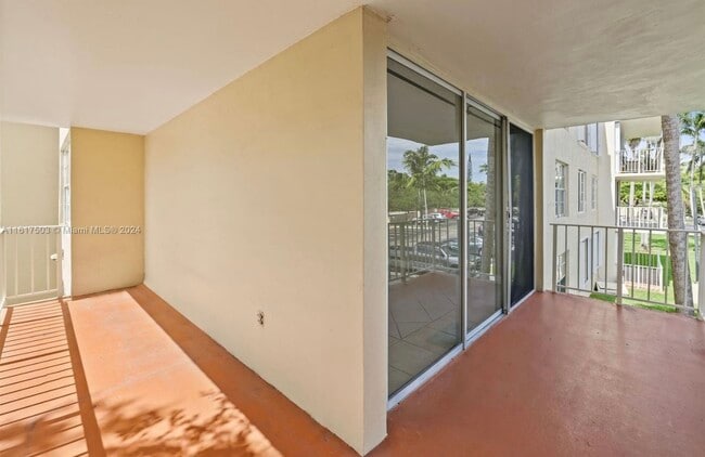 13100 SW 92nd Ave, Unit A-204 in Miami, FL - Building Photo - Building Photo