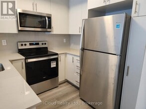 3415 Ridgeway Dr in Mississauga, ON - Building Photo - Building Photo