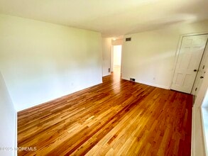18 Point O Woods Dr in Toms River, NJ - Building Photo - Building Photo