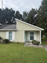 100 Twin Wood Dr in Havelock, NC - Building Photo