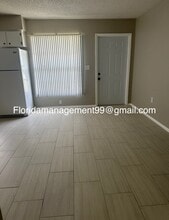 5413 satsuma dr in Zephyrhills, FL - Foto de edificio - Building Photo