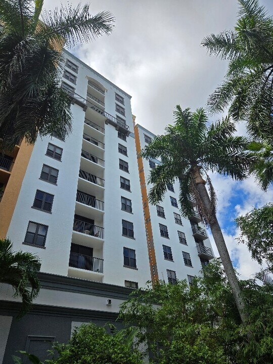 651 Okeechobee Blvd in West Palm Beach, FL - Building Photo