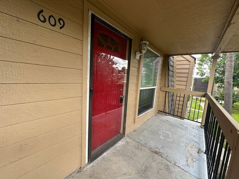 16120 Stuebner Airline Rd in Spring, TX - Building Photo