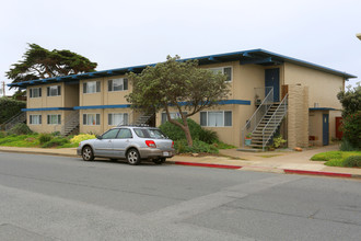 La Esplanade Apartments in Pacifica, CA - Building Photo - Building Photo