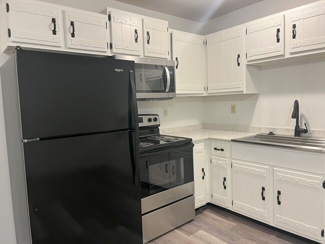 8 W 10th St in Washington, MO - Building Photo - Building Photo