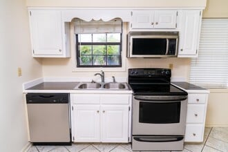 1810 Stafford Cove in Oxford, MS - Building Photo - Building Photo