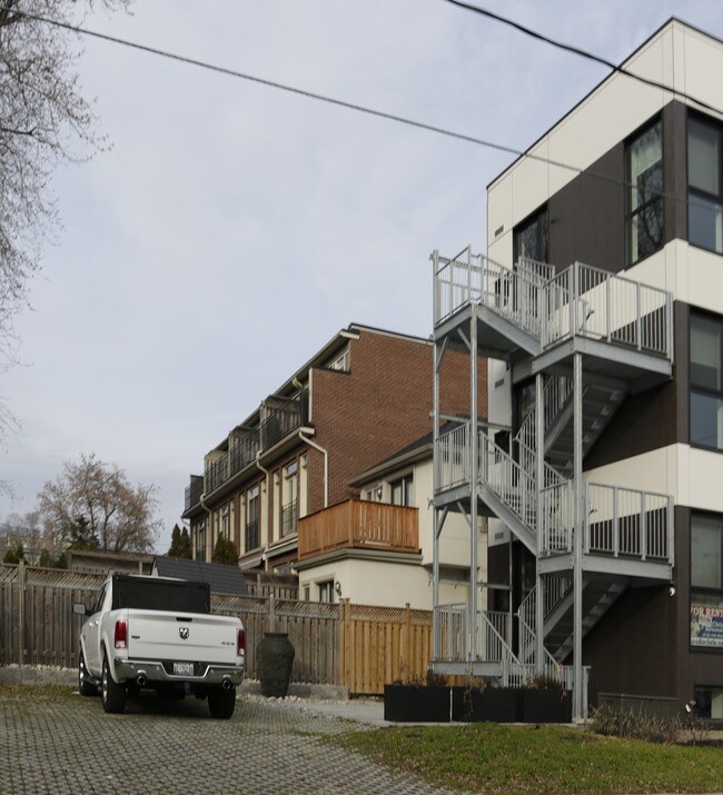 1398 Bayview Ave in Toronto, ON - Building Photo - Building Photo