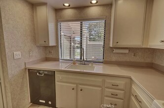 8566 Larkhall Cir in Huntington Beach, CA - Building Photo - Building Photo