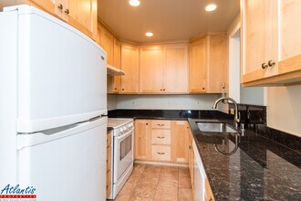 2468 W Bayshore Rd in Palo Alto, CA - Building Photo - Building Photo