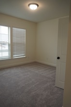 102 Fearless Ave in Youngsville, LA - Foto de edificio - Building Photo