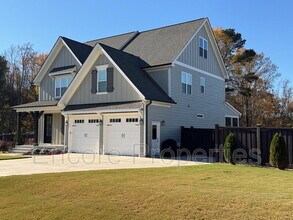 162 Prince Pl Dr in Fuquay Varina, NC - Building Photo - Building Photo