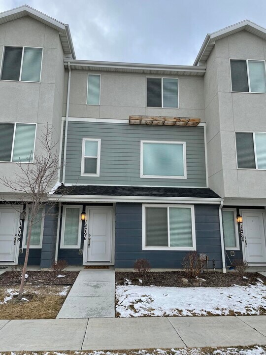 14796 Rising Star Way in Bluffdale, UT - Building Photo