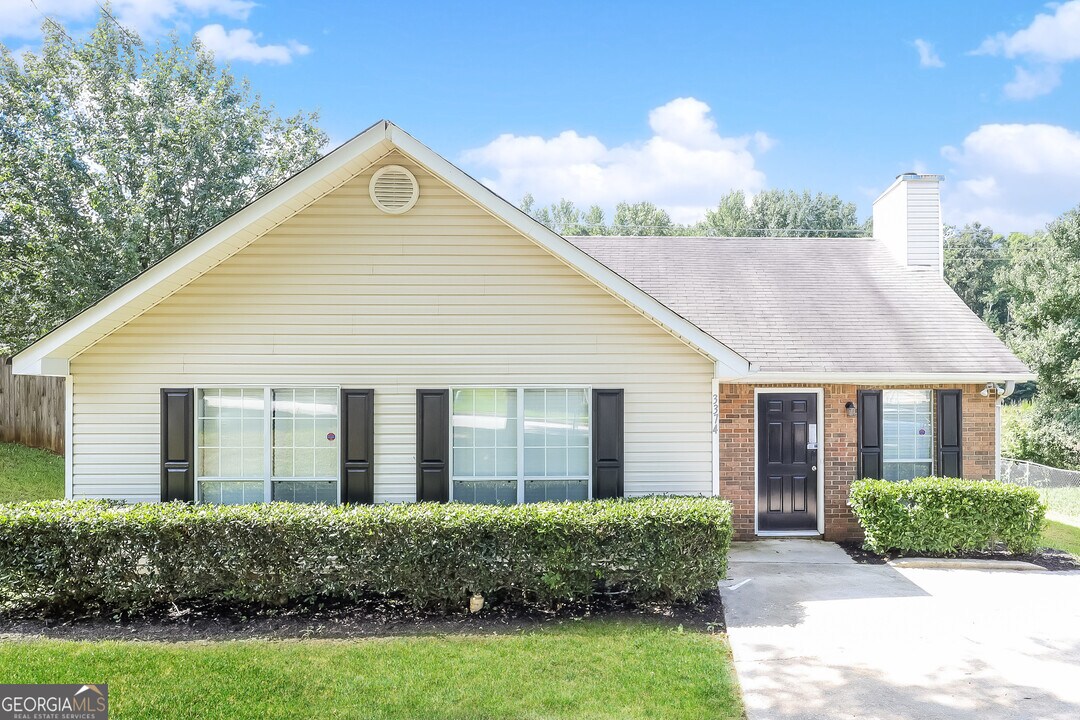 3374 Homeward Trail in Ellenwood, GA - Building Photo