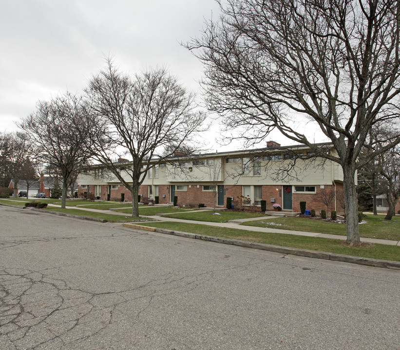 Eton Square Apartments & Townhomes in Birmingham, MI - Building Photo