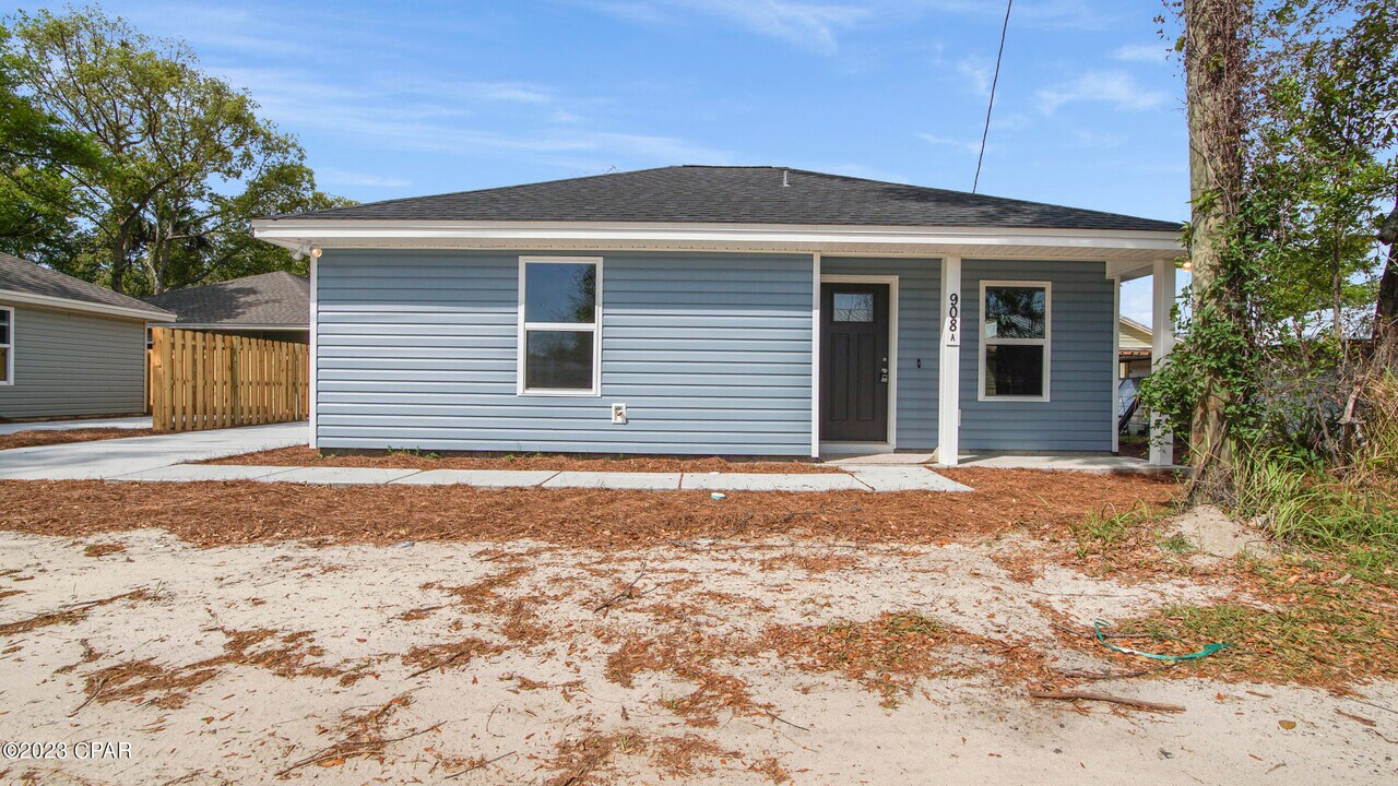 908 Mulberry Ave in Panama City, FL - Building Photo